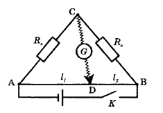 На рисунке показана схема мостика Уитстона для измерения сопротивлений. Здесь R<sub>0</sub> — эталонное сопротивление, R<sub>x</sub> — неизвестное сопротивление. Скользящий контакт D, соединенный с гальванометром G, перемещается по проводу АВ, имеющему большое сопротивление. Докажите, что ток через гальванометр не проходит, если выполнено условие R<sub>x</sub>/R<sub>0</sub> = l<sub>1</sub>/l<sub>2</sub>. Сопротивлением соединительных проводов можно пренебречь.
